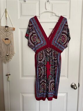bailey blue Women’s size Medium Red Paisley V-Neck Boho Dress